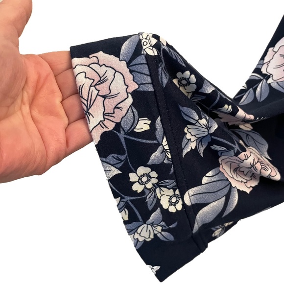 NWT 🦋 JNY Beautiful Floral robe | Small/Medium - Picture 12 of 16